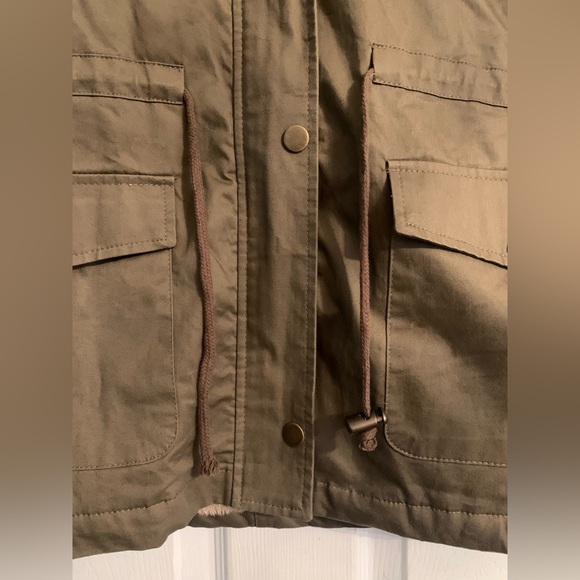 Green Vest - Picture 3 of 3